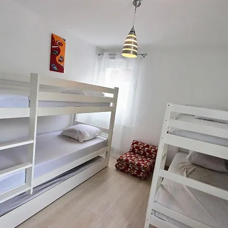 Apartment 4 Pieces Neuf, Lumineux, Avec Balcon, Garage Et A 800m Du Funiculaire - Fr-1-411-673 Bourg-Saint-Maurice